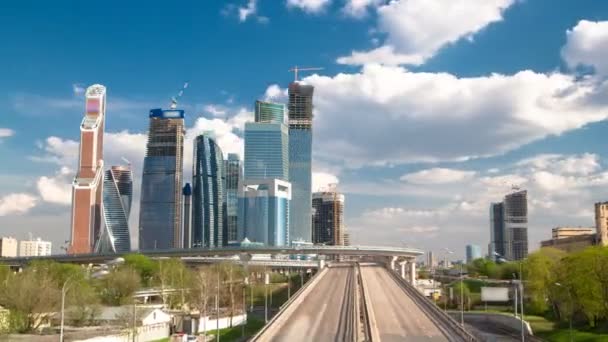 Ουρανοξύστες διεθνές επιχειρηματικό κέντρο της πόλης σε συννεφιά ημέρα timelapse hyperlapse, Μόσχα, Ρωσία — Αρχείο Βίντεο