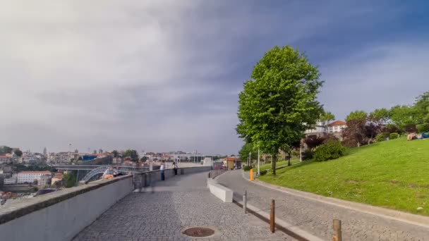 Klooster da Serra do Pilar in Vila Nova de Gaia en Dom Luiz brug timelapse hyperlapse, Portugal. — Stockvideo