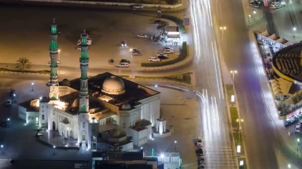 Paisaje urbano de Ajman desde la azotea después de la puesta del sol timelapse. Ajman es la capital del emirato de Ajman en los Emiratos Árabes Unidos . — Vídeo de stock