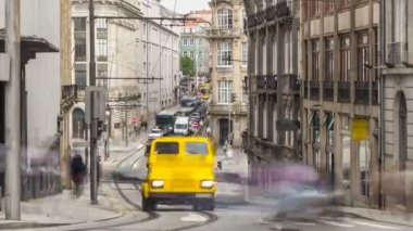 Şehrin eski bölümünde eski sokakta kentsel ulaşım zaman aşımına uğrar. Unesco Dünya Mirası Listesi'nde Porto'nun tarihi şehir merkezi ilan edildi.