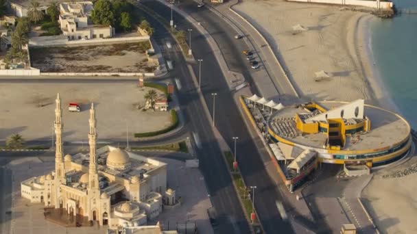 Cityscape de Ajman da manhã do telhado após o nascer do sol timelapse. Ajman é a capital do emirado de Ajman nos Emirados Árabes Unidos . — Vídeo de Stock