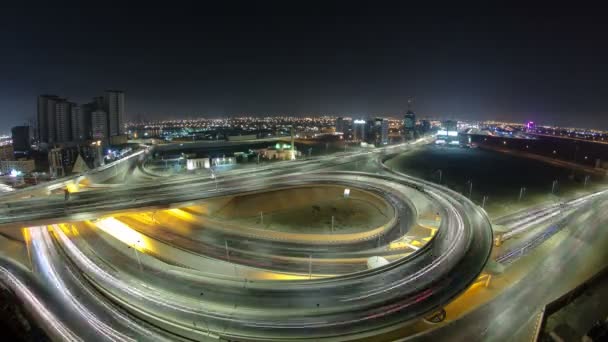 Panoráma města Ajmanu od střechy v noci timelapse. Ajman je městem emirát Ajman ve Spojených arabských emirátech. — Stock video