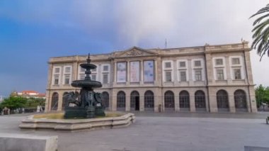Gomes Teixeira Meydanı timelapse hiperlapse Porto Üniversitesi binası Doğal Tarih Müzesi. Porto, Portekiz.