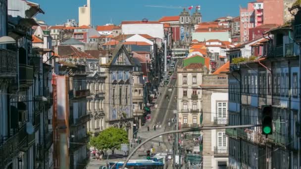 Vista de la Plaza Almeida Garret con la estación de tren de Sao Bento y el timelapse de la Iglesia de los Congregados . — Vídeo de stock