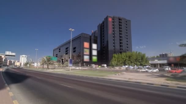 Stadsbilden i Ajman från bron vid dag timelapse. hyperlapse Ajman är huvudstad i emiratet Ajman i Förenade Arabemiraten. — Stockvideo