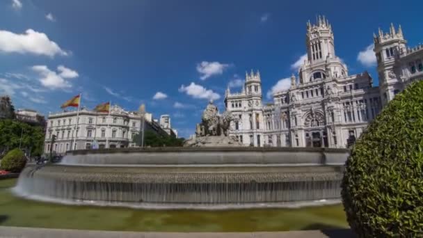 Cibeles fontein op Plaza de Cibeles in Madrid timelapse hyperlapse, Spanje — Stockvideo