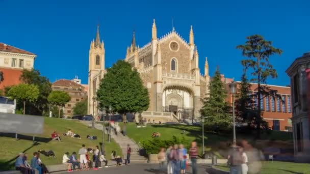 San Jeronimo el реальні є Римо-католицька церква timelapse hyperlapse від на початку 16-го століття в центрі Мадрида Іспанії — стокове відео