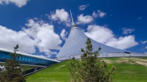 Khan Shatyr timelapse hyperlapse in Astana, Kazakhstan. Residents of the city are walking and resting. — Stock Video