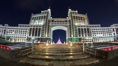 İdari Binalar gece timelapse karmaşık. Astana, Kazakistan.