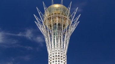 Bayterek timelapse Astana bir anıt ve Gözlem Kulesi var. Şehrin ana sembolü.