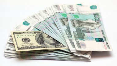 Yüz dolar ve beş bin Rublesi banknot