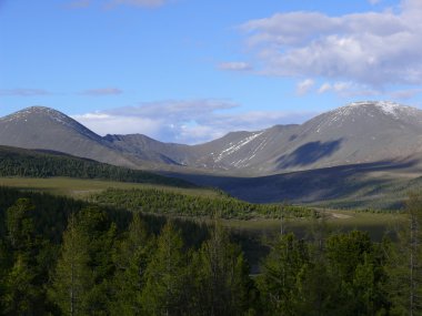 Dağ manzarası içinde Batı Sayan Dağları