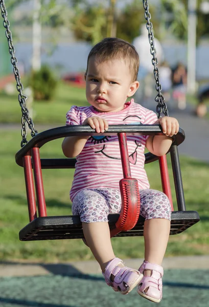 Bebé niña en swing —  Fotos de Stock