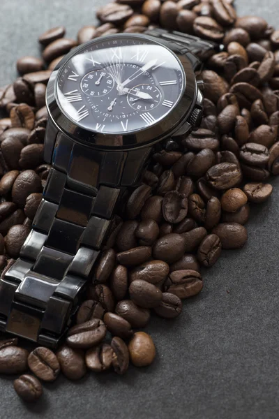 Reloj negro y café en negro — Foto de Stock