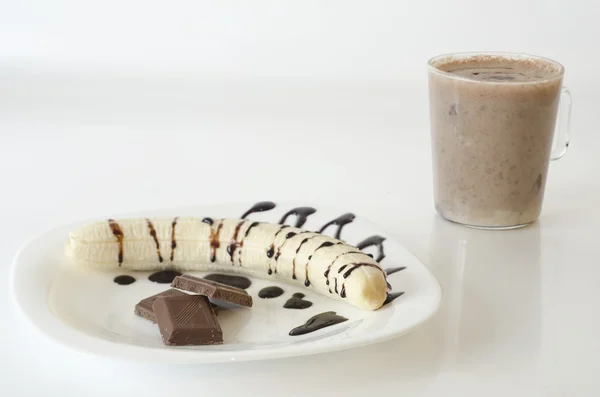 Banane mit Schokolade und Milchshahe — Stockfoto