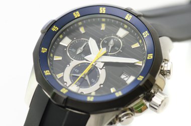 Siyah ve mavi erkekler izle beyaz izole 