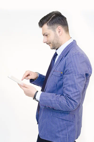 Geschäftsmann mit Tablet — Stockfoto