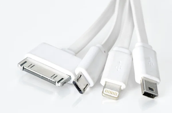 4 diferentes plugues de carregamento USB celular adaptador de isolat USB — Fotografia de Stock