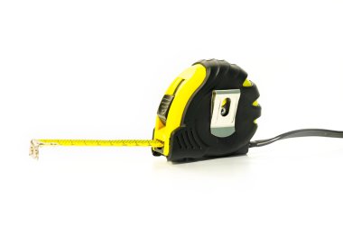 Teyp ölçüsü beyaz arkaplanda izole edildi