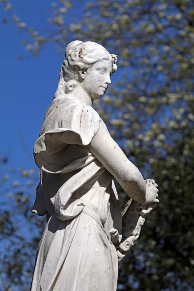 Estátua de uma mulher bonita — Fotografia de Stock