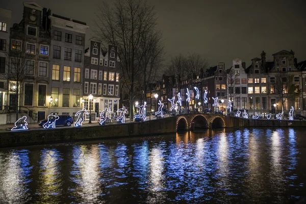 夜のアムステルダムの通り — ストック写真
