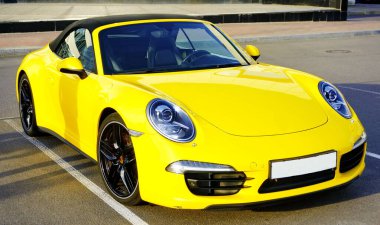 Sarı Spor Araba Porsche Üstü açılır