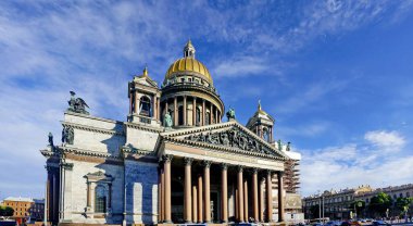 St. Petersburg 'da. Isaac Katedrali, mimari bir anıt. Yaz güneşli bir gün.