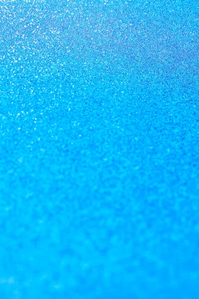 Soyut mavi parıltılı ışıklar arka planda. Çember Bokeh 'i bulanıklaştırdı. Noel, bayram ya da etkinlik için şölen arkaplanı. Kış kartı ya da davet