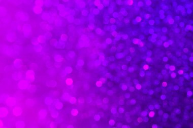 Mor, pembe ve menekşe. Arka plan koyu renk.