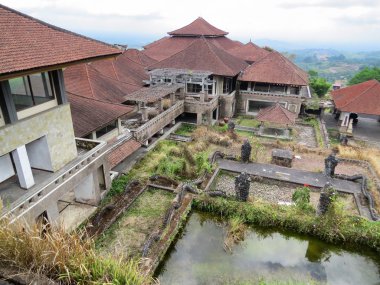 Bedugul, Bali, Endonezya, terk edilmiş bir otel