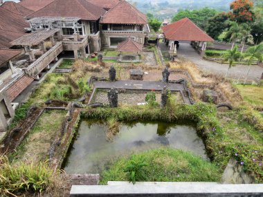 Bedugul, Bali, Endonezya, terk edilmiş bir otel