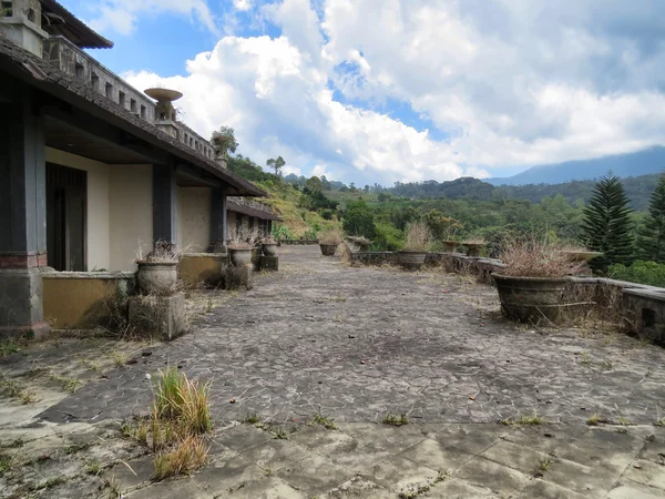 Bedugul, Bali, Endonezya, terk edilmiş bir otel