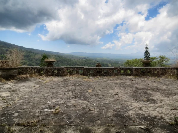 Bedugul, Bali, Endonezya, terk edilmiş bir otel