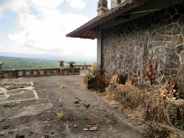 Bedugul, Bali, Endonezya, terk edilmiş bir otel