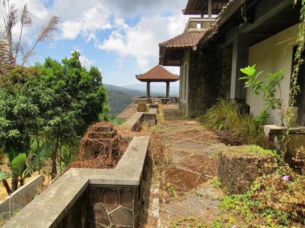 Bedugul, Bali, Endonezya, terk edilmiş bir otel