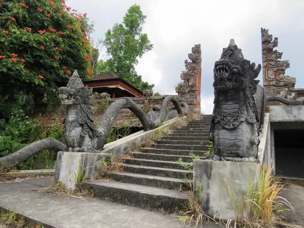 Bedugul, Bali, Endonezya, terk edilmiş bir otel