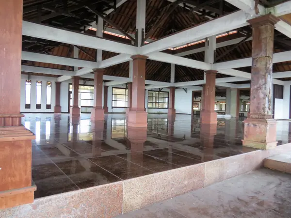 Bedugul, Bali, Endonezya, terk edilmiş bir otel