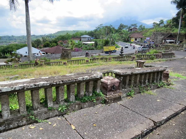 Hotel abandonado en Bedugul, Bali, Indonesia — Foto de Stock