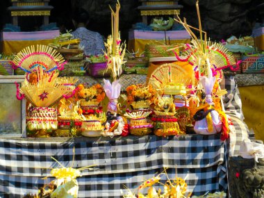 Goa Lawah Tapınağı törenle Teklifler