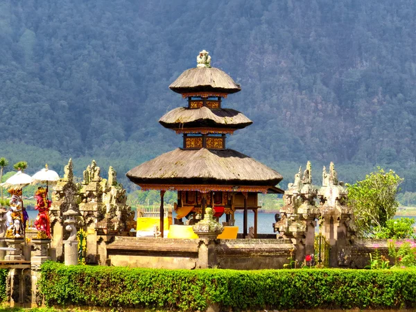 ULUN danu Tapınağı beratan Gölü