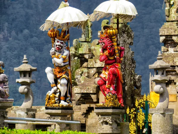 Heykeller Ulun Danu tapınak Beratan göl