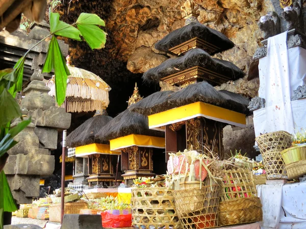 Yarasalar ile Goa Lawah Tapınağı