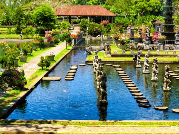 Güzel göl park Tirta Gangga Sarayı nda