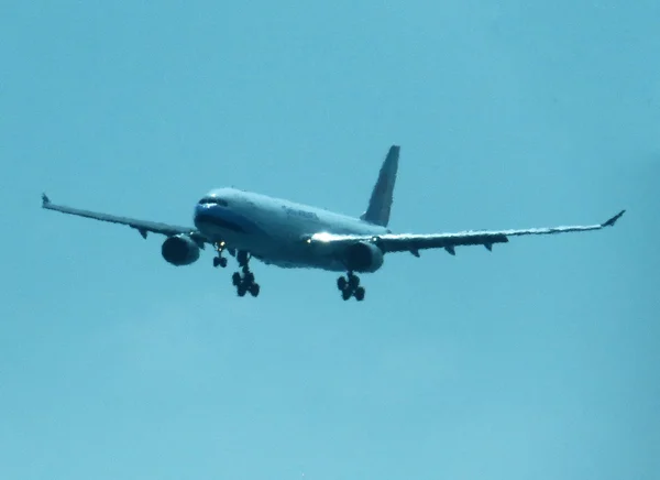 O avião está a aterrar, Bali. — Fotografia de Stock