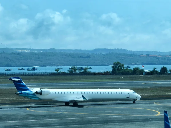 Samolot w pobliżu oceanu, Bali — Zdjęcie stockowe