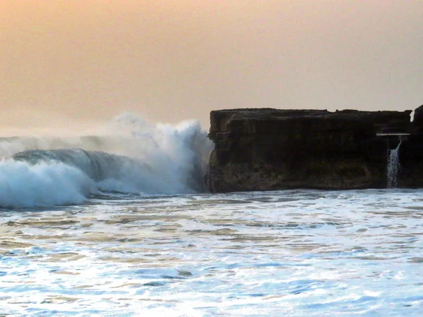 Kust bij Tanah Lot Tempel, Bali, Indonesië — Stockfoto