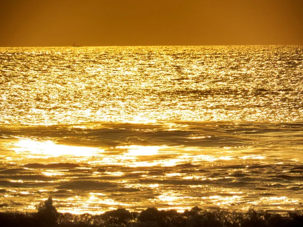 Wunderschöner sonnenuntergang in kuta, bali, indonesien — Stockfoto