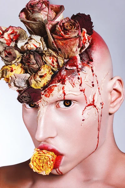 Freak boy with bloody roses — Stock Photo, Image