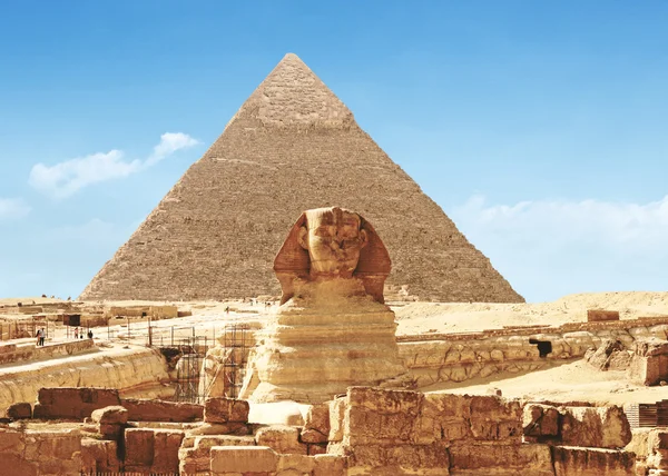 Pyriamid とエジプト ギザの大スフィンクス — ストック写真