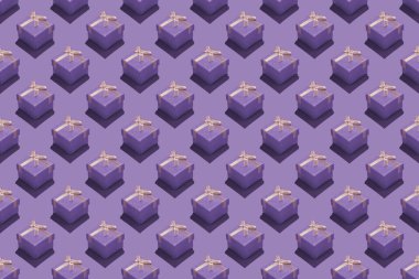 Mor arka planda mor hediye kutuları olan kusursuz yinelemeli desen.